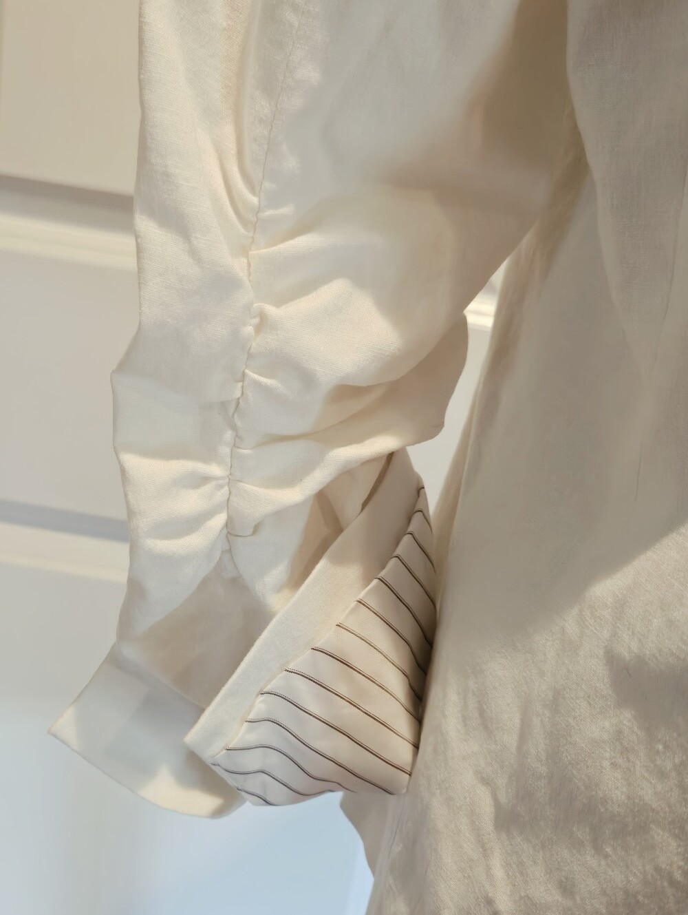 CENTRAL PARK WEST NEW YORK  NWT Blazer White Scrunched Sleeves Sz Sm - Picture 2 of 11